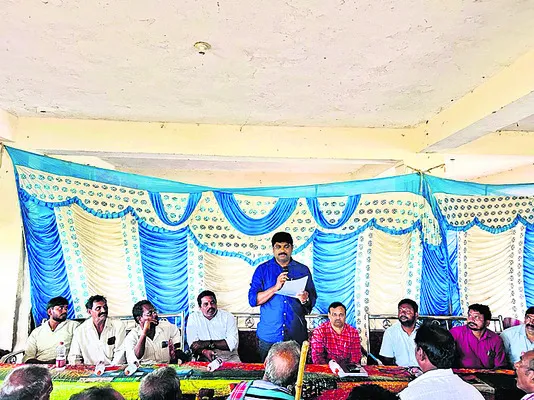 ఆర్‌ఆర్‌ ప్యాకేజీ రూ.25 లక్షలు ఇవ్వాల్సిందే 