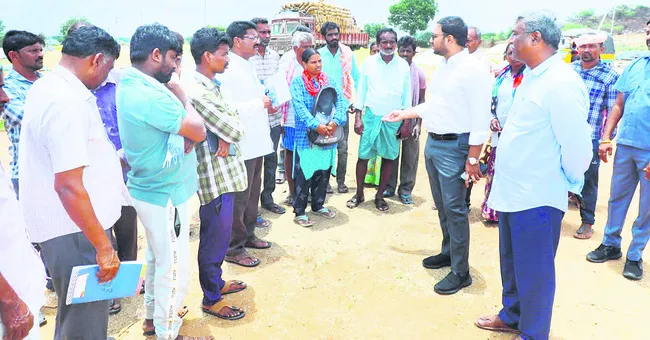 లారీల కొరతలేకుండా చేస్తాం