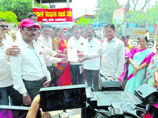 నిత్యావసరాల ధరలు తగ్గించండి