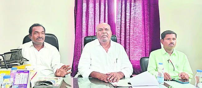 ఏఎంసీ చైర్మన్ వర్సెస్ డైరెక్టర్లు