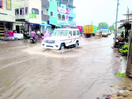 ఏలూరు జిల్లాలో భారీ వర్షం