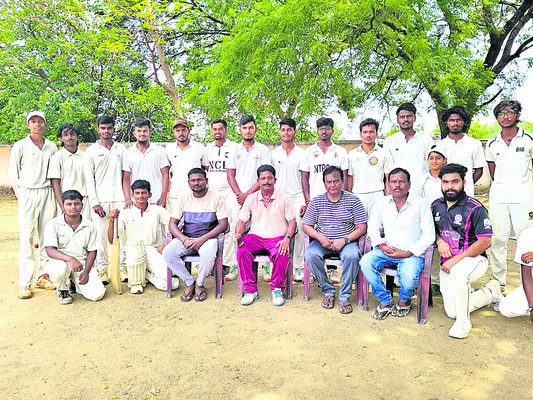 క్రికెట్ జిల్లా జట్టుకు ఎంపిక