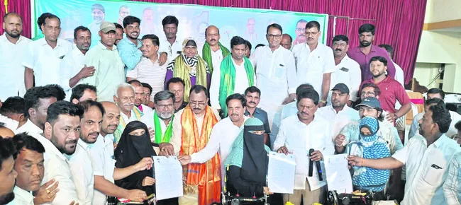 స్వయం ఉపాధి అవకాశాలను అందిపుచ్చుకోవాలి
