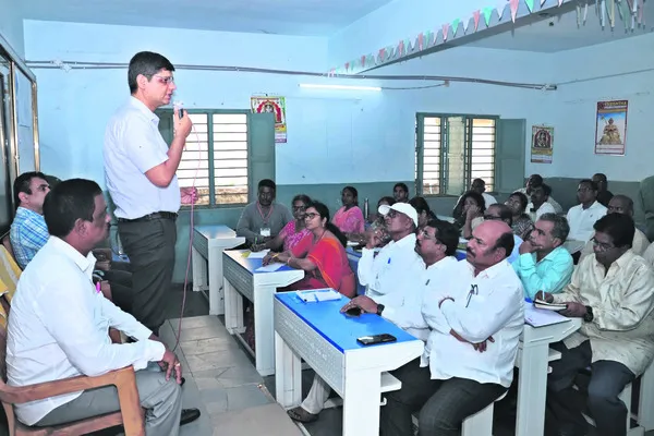 విద్యా ప్రమాణాలు మెరుగుపరచాలి