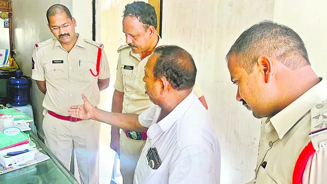 బంగారు దుకాణంలో చోరీ