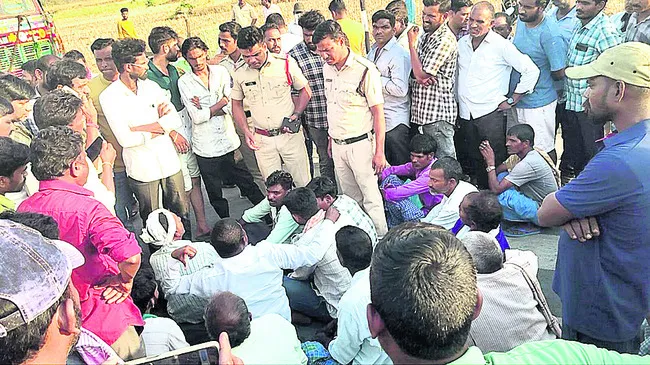 నిలిచిన ధాన్యం తరలింపు