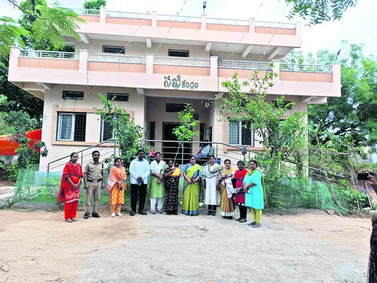 పశ్చిమ బెంగాల్కు తల్లి, బిడ్డ తరలింపు