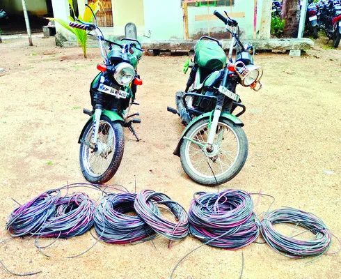 కేబుల్ దొంగల అరెస్టు