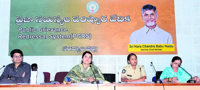 ఎస్సీ, ఎస్టీ అట్రాసిటీ కేసులు సత్వరమే పరిష్కరించండి 