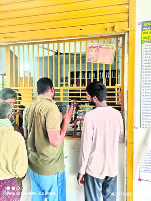 మద్యం దుకాణం వద్ద రగడ