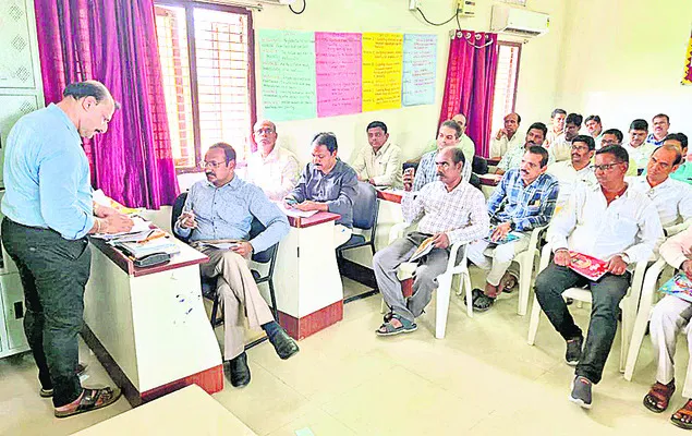 ప్రభుత్వ పాఠశాలలపై నమ్మకం పెంచాలి