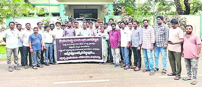 సాక్షి టీవీ జిల్లా ప్రతినిధిపై దాడిచేసిన వారిని అరెస్టు