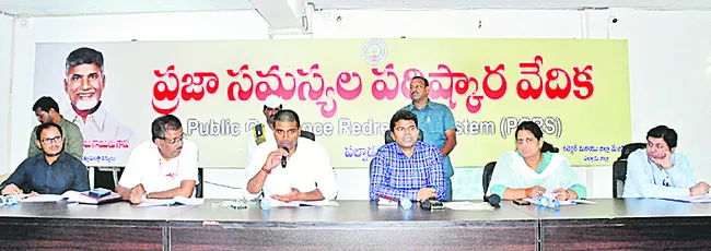 బ్యాంకర్లు ఉదారంగా రుణాలు మంజూరు చేయాలి