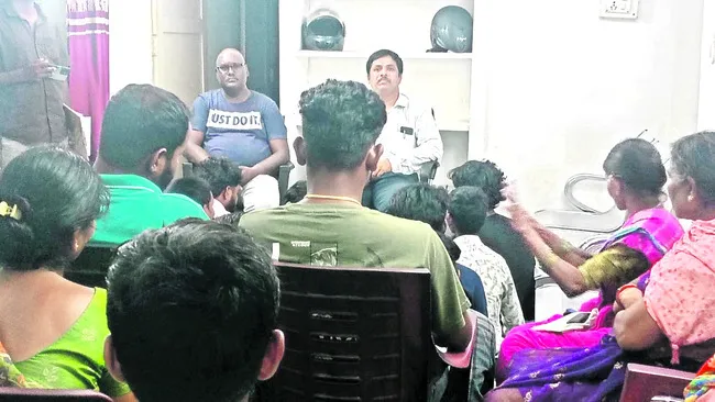 బంగారు భవిష్యత్తును నాశనం చేసుకోవద్దు