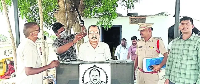 బాడ్సిలో రేకుల షెడ్డుకు నిప్పు
