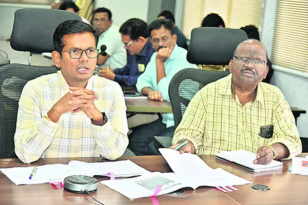 అభివృద్ధి వివరాలు సక్రమంగా నమోదు చేయండి 