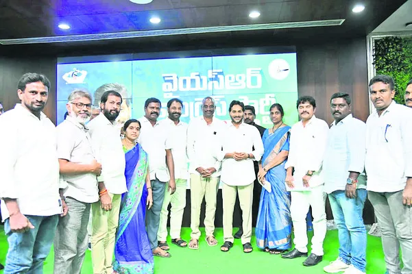 జగన్ను కలసిన యలమంచిలి ఎంపీపీ