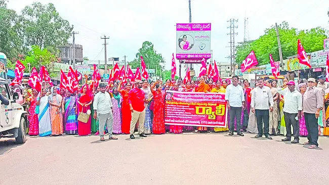 కార్మిక చట్టాల నిర్వీర్యానికి కేంద్రం కుట్ర