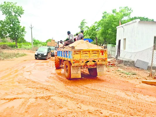 అనుమతొకటి.. తరలించేది మరొకటి..