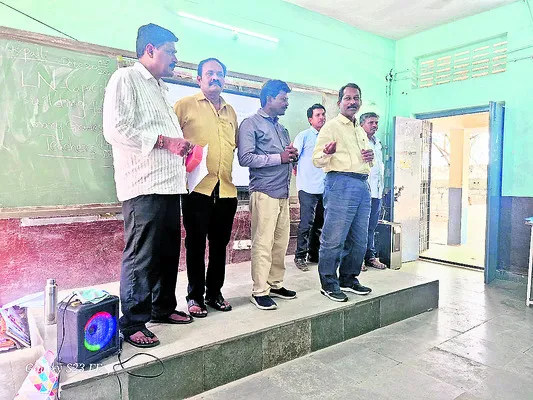 ఇద్దరు ఆపరేటర్లపై వేటు..