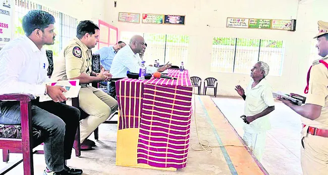 ఖైదీల సమస్యలు తెలుసుకున్న డీఎల్‌ఎస్‌ఏ కార్యదర్శి 