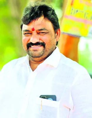 వైఎస్సార్సీపీ తూర్పు సమన్వయకర్తగా మొల్లి