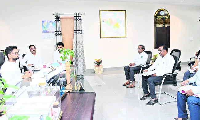భూ భారతి సమస్యలు పరిష్కరించాలి