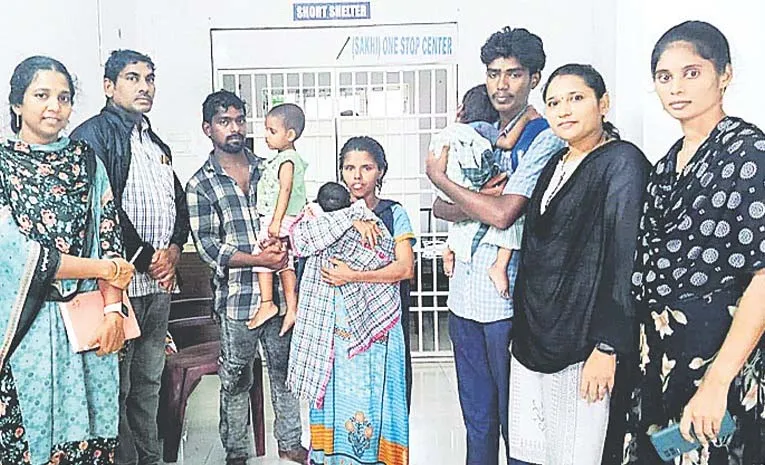 The tearful story of a mother and her children fell on the road