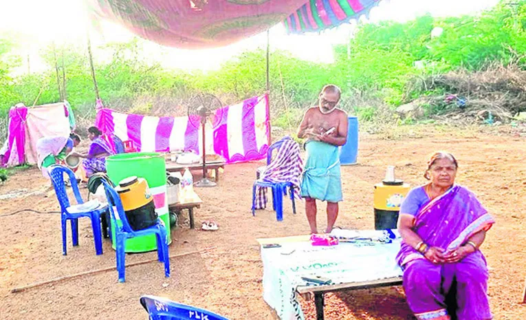 husband Last rites Under the tent in Palakurthy