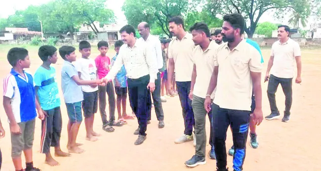 చదువుతో పాటు క్రీడలు అవసరం