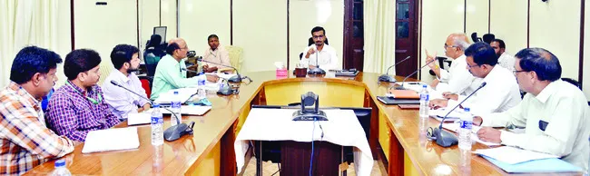 ఉమ్మడి జిల్లాలో చెరువులను పూర్వస్థితికి తేవాలి 