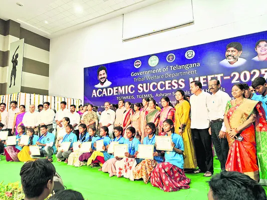 ప్రతిభావంతులకు ప్రశంసా పత్రాలు