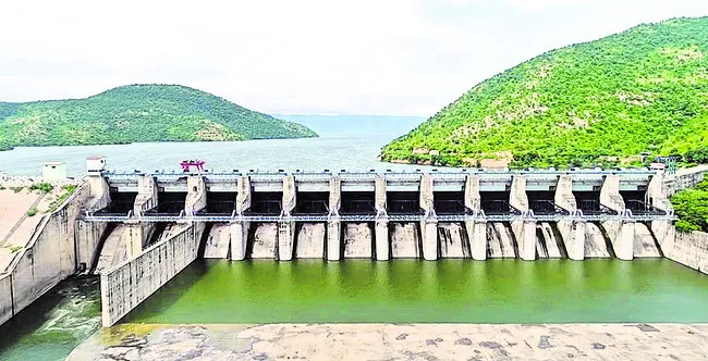 క్రస్ట్గేట్ల నుంచి డెల్టాకు నీరు నిలిపివేత