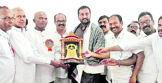 సన్నాసుల సన్నాయి నొక్కులకు భయపడ..