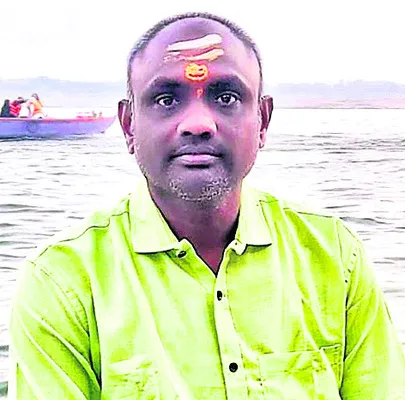 రోడ్డు ప్రమాదంలో ప్రైవేట్ లెక్చరర్ దుర్మరణం