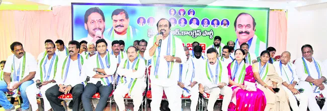 అక్రమ కేసులకు బెదరం