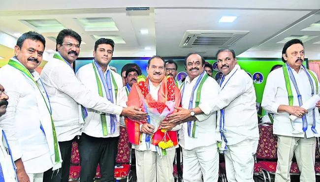 వంకా రవీంద్రకు సత్కారం