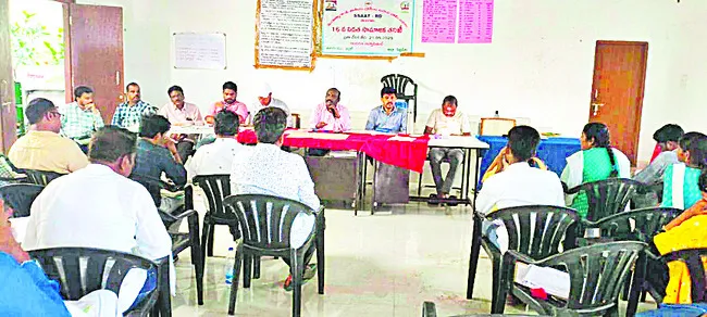 ‘ఉపాధి’పై అలసత్వం తగదు