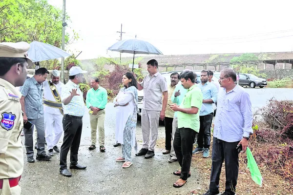 ఫుట్ ఓవర్ బ్రిడ్జి నిర్మాణానికి స్థల పరిశీలన