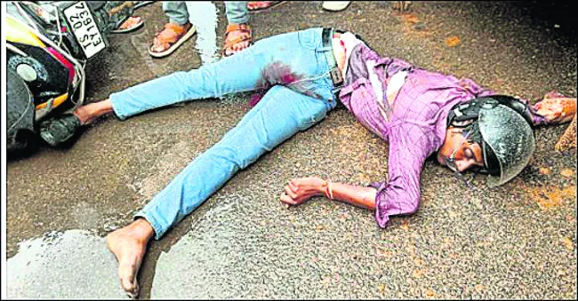 రోడ్డు ప్రమాదంలో వ్యక్తి మృతి