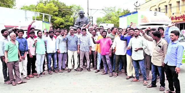 ప్రభుత్వ తీరు దారుణం