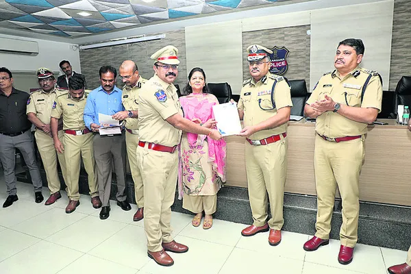 పోలీసుల పని తీరు భేష్