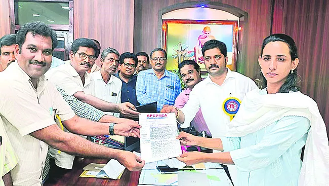 సీపీఎస్‌ విధానాన్ని రద్దు చేయాలి 