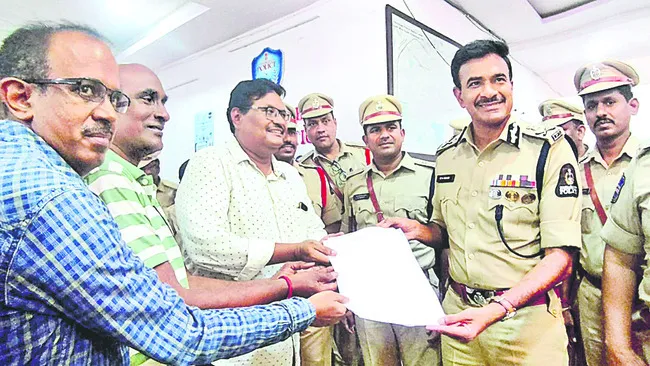 నేరాల నియంత్రణకే కొత్త ఠాణాలు: సీవీ ఆనంద్