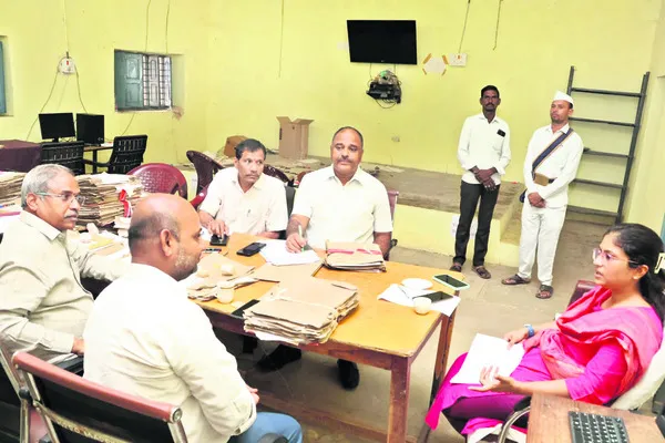 నెలాఖరు నాటికి దరఖాస్తుల పరిశీలన పూర్తి చేయాలి