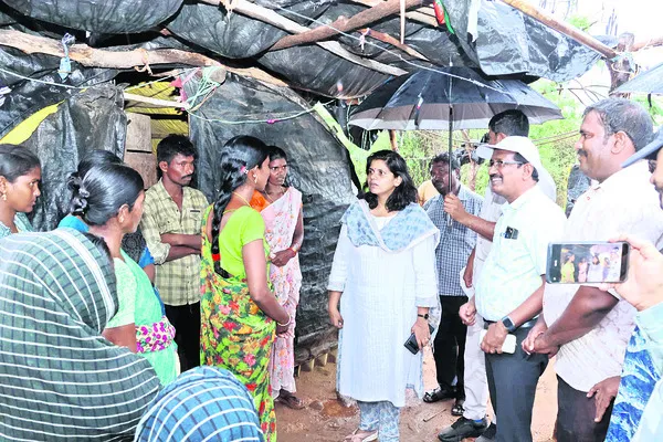 ఇళ్ల నిర్మాణాన్ని వేగవంతం చేయాలి