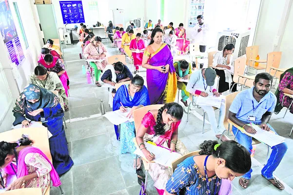 స్వయం ఉపాధి కోర్సుల్లో శిక్షణ