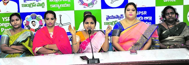 మైనింగ్, బెట్టింగ్లపై విచారణ జరిపించే దమ్ముందా