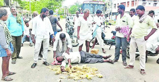 లారీలు రావు.. బస్తాలు పోవు