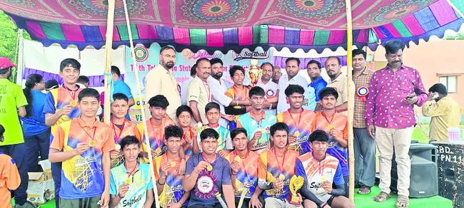 రాష్ట్రస్థాయి పోటీల్లో జిల్లా జట్టుకు బంగారు పతకం